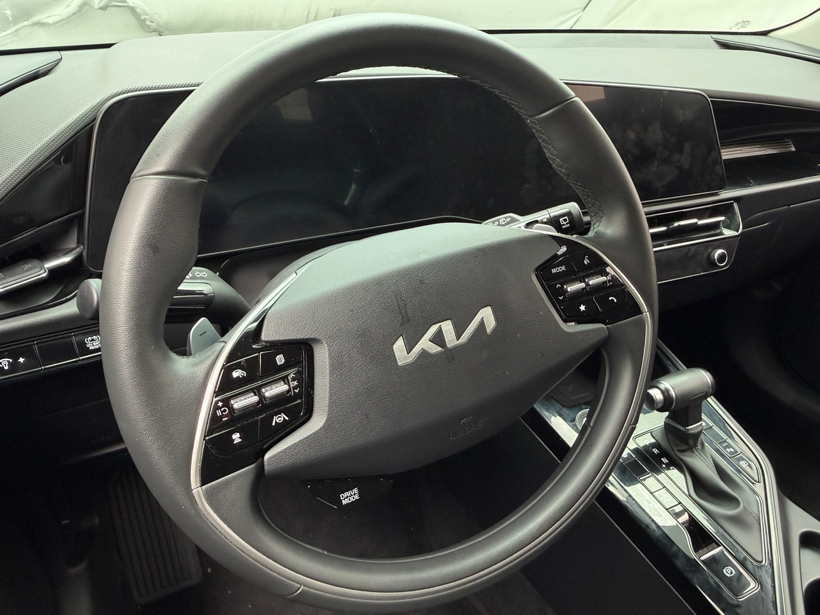 Thumbnail: 2023 Kia Niro - 4