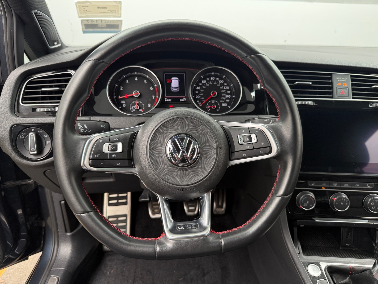 Thumbnail: 2019 Volkswagen Golf - 4