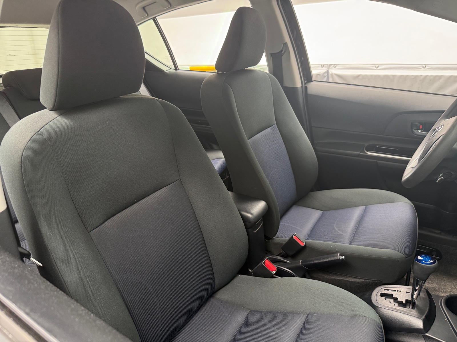 Thumbnail: 2016 Toyota Prius c - 2