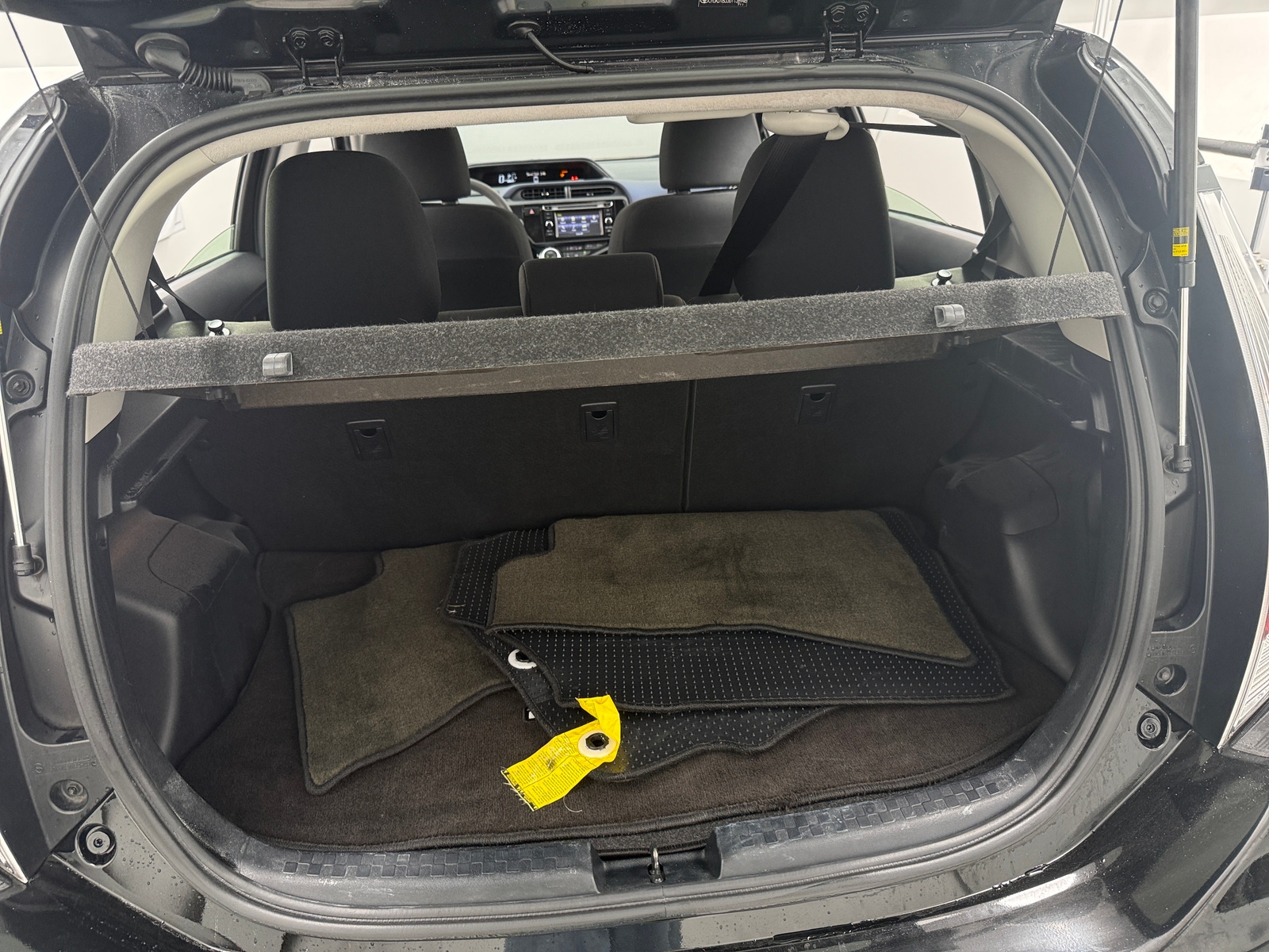 Thumbnail: 2016 Toyota Prius c - 7