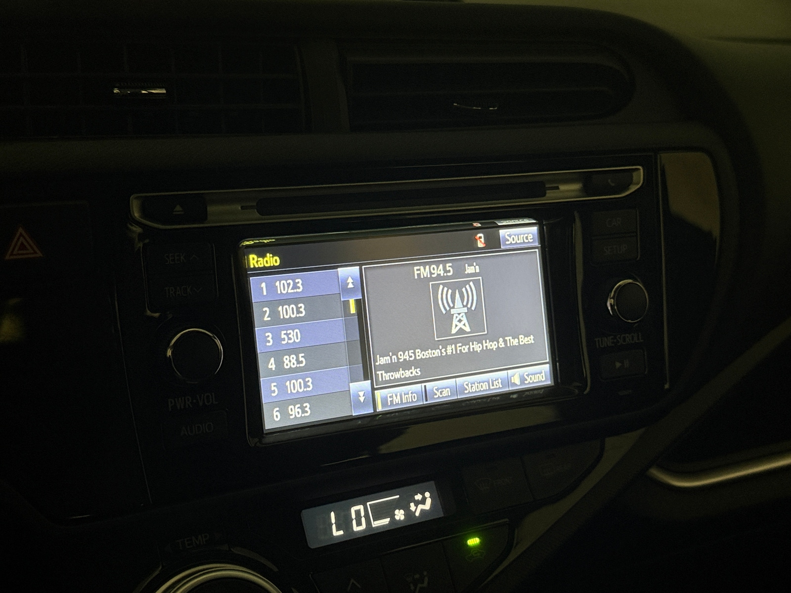 Thumbnail: 2016 Toyota Prius c - 4