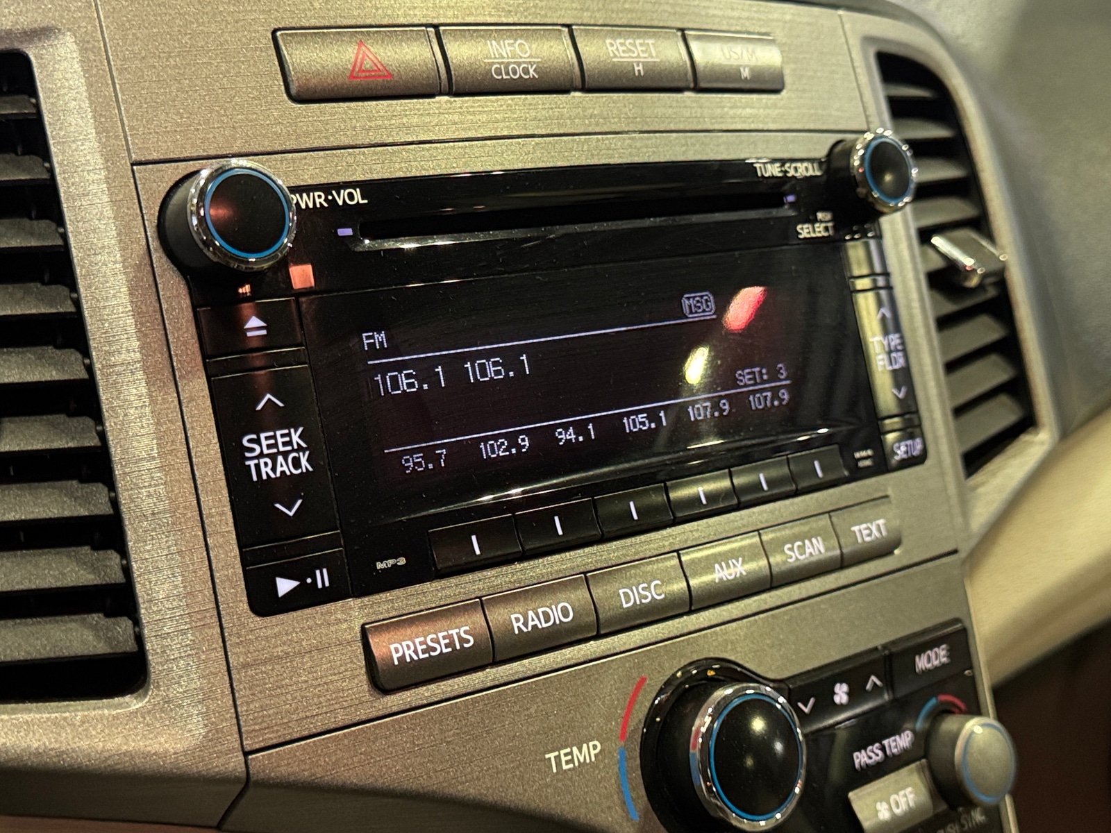 Thumbnail: 2012 Toyota Venza - 4