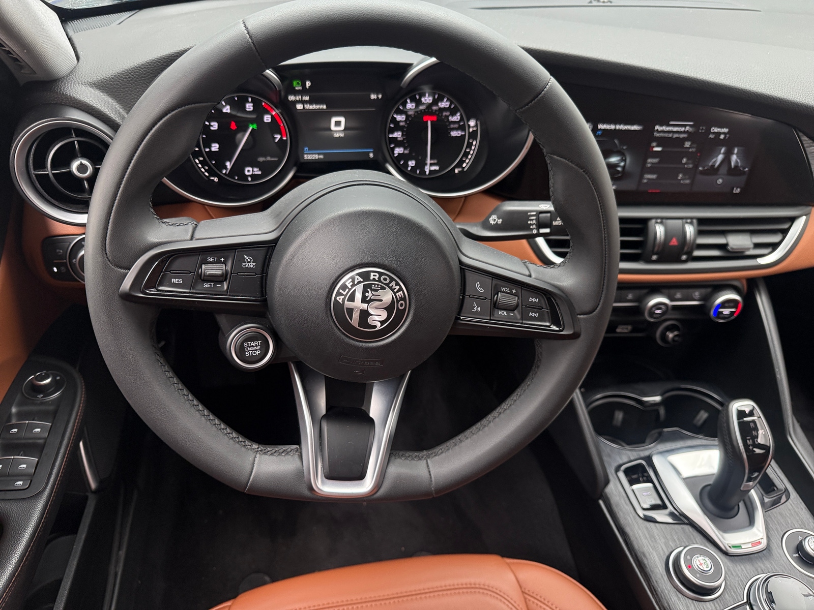 Thumbnail: 2021 Alfa Romeo Giulia - 4