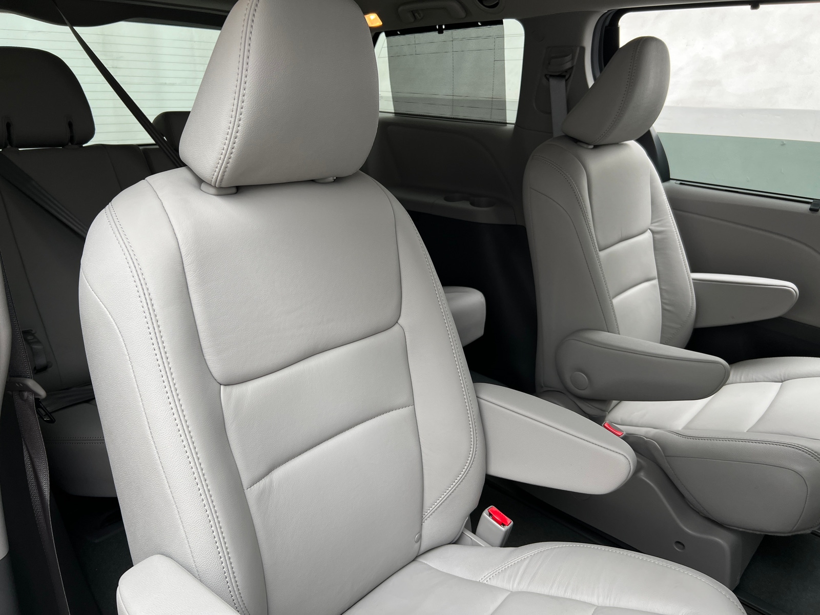 Thumbnail: 2020 Toyota Sienna - 5