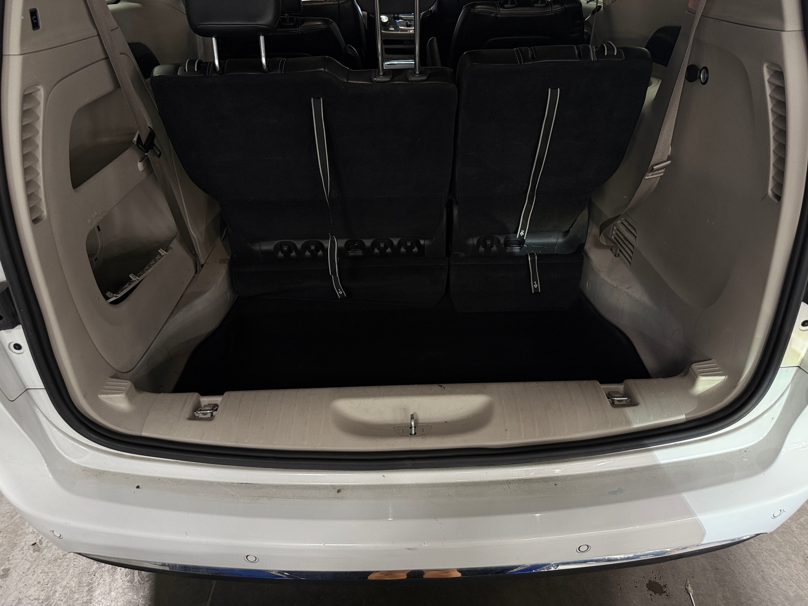Thumbnail: 2023 Chrysler Pacifica - 6