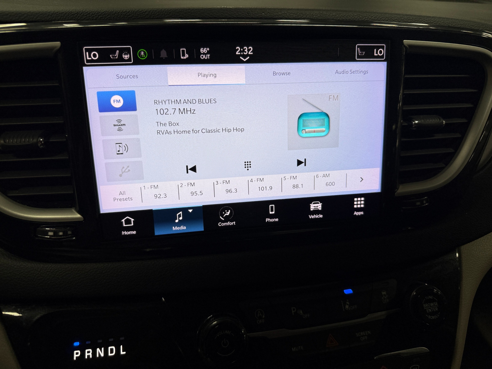 Thumbnail: 2023 Chrysler Pacifica - 3