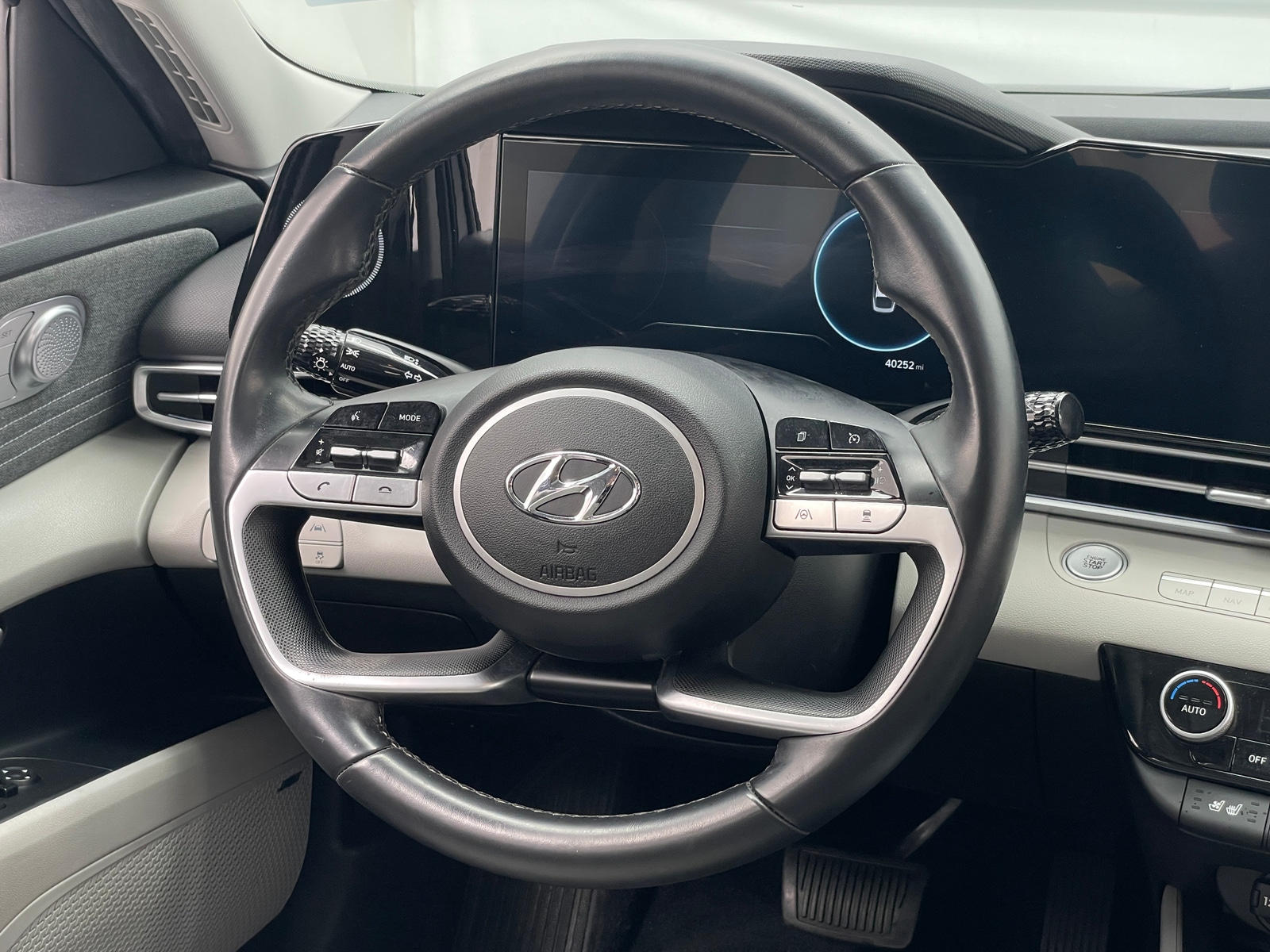 Thumbnail: 2023 Hyundai Elantra - 4