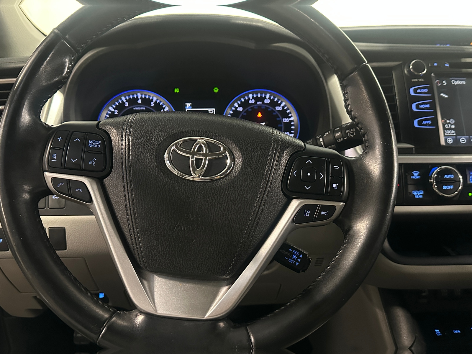 Thumbnail: 2017 Toyota Highlander - 4