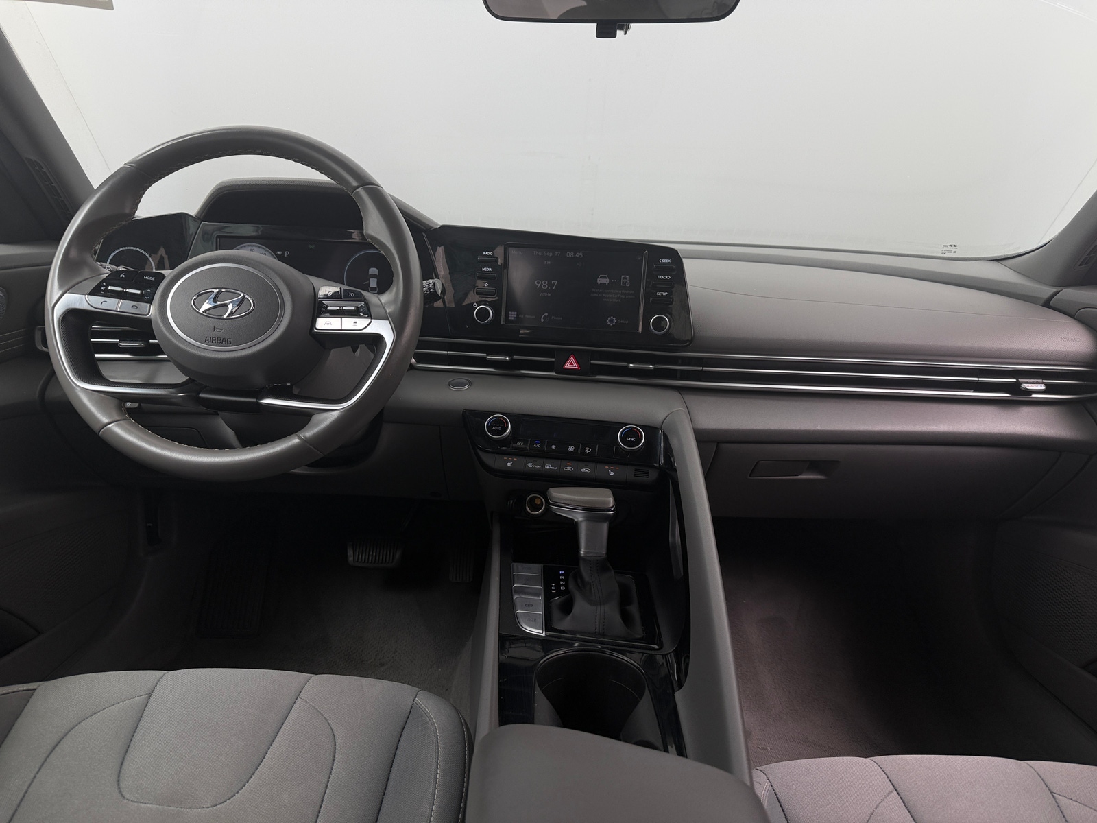 Thumbnail: 2022 Hyundai Elantra - 3