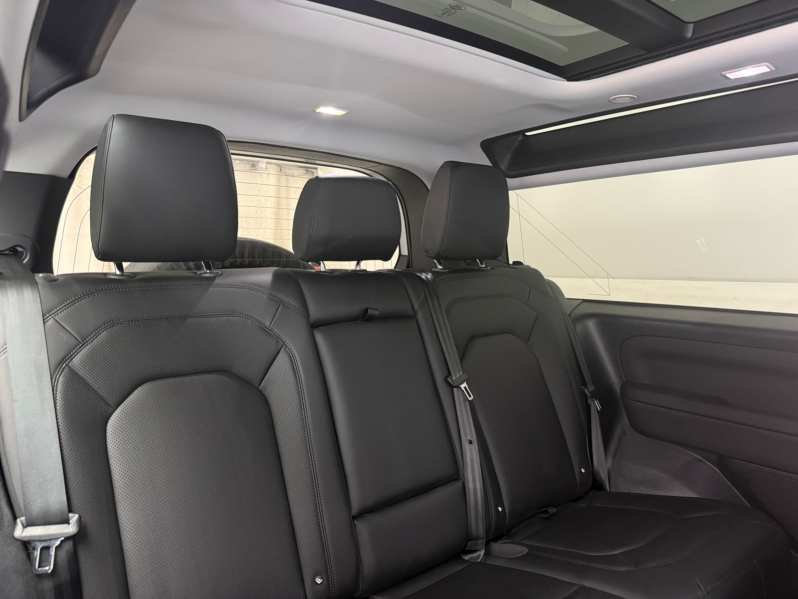 Thumbnail: 2025 Land Rover Defender - 5