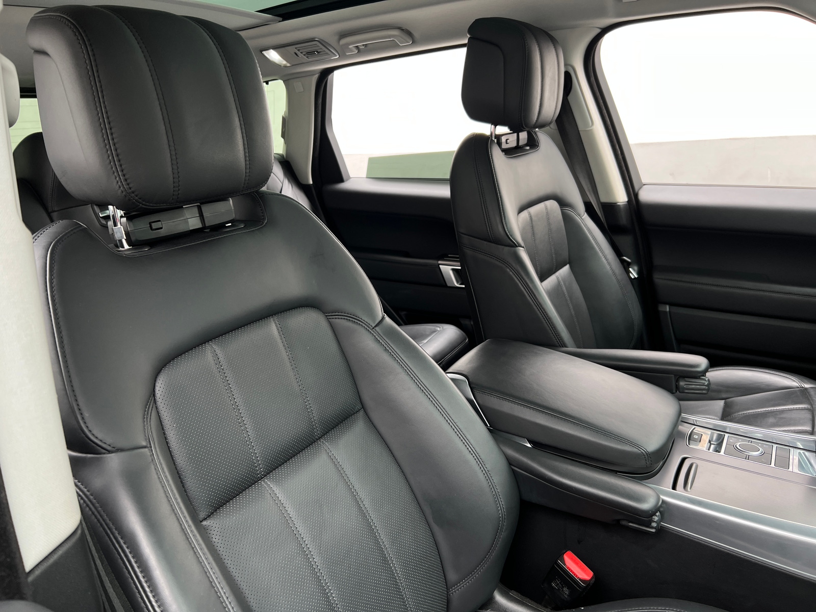 Thumbnail: 2020 Land Rover Range Rover Sport - 2