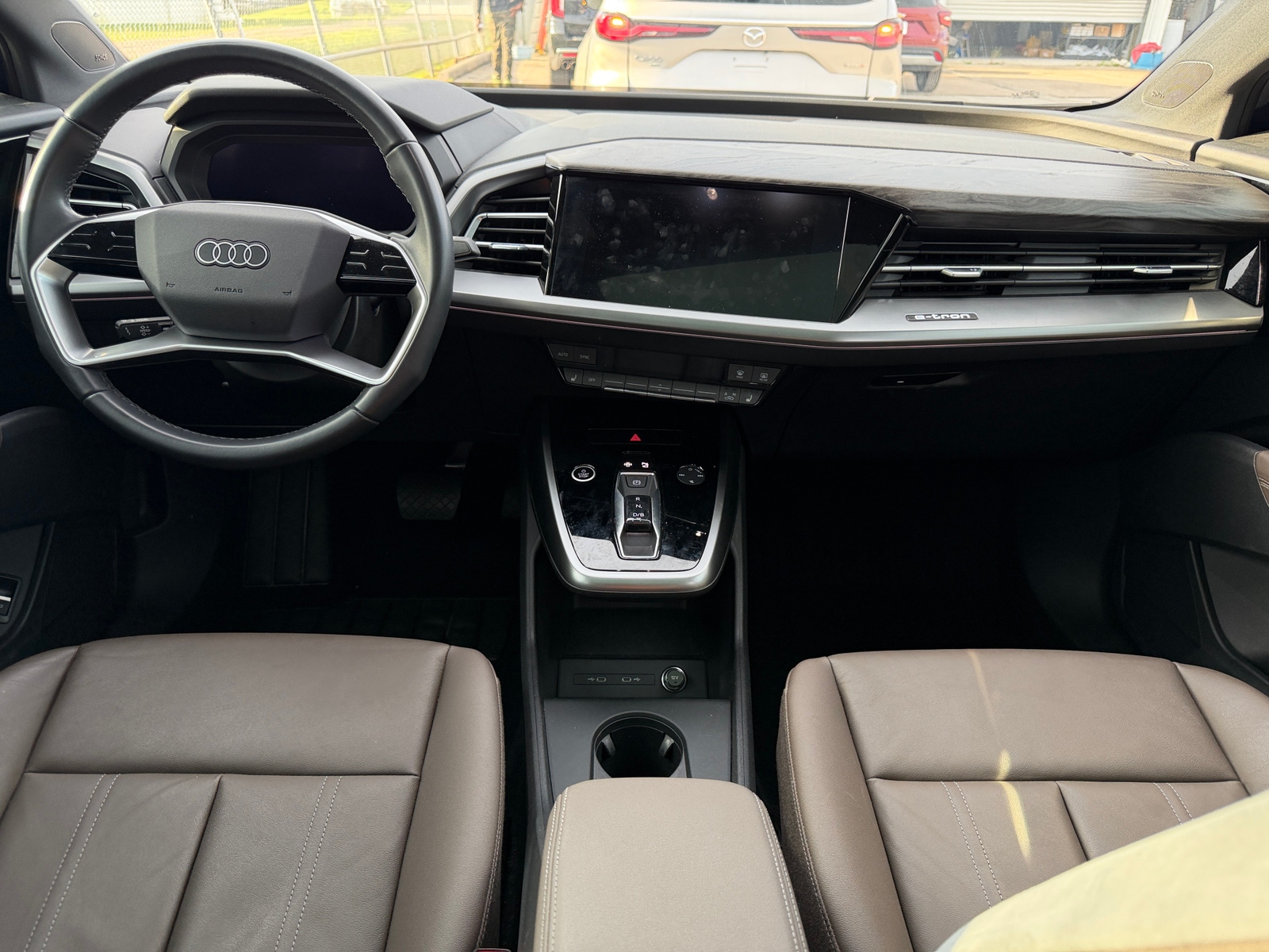 Thumbnail: 2022 Audi Q4 e-tron - 2