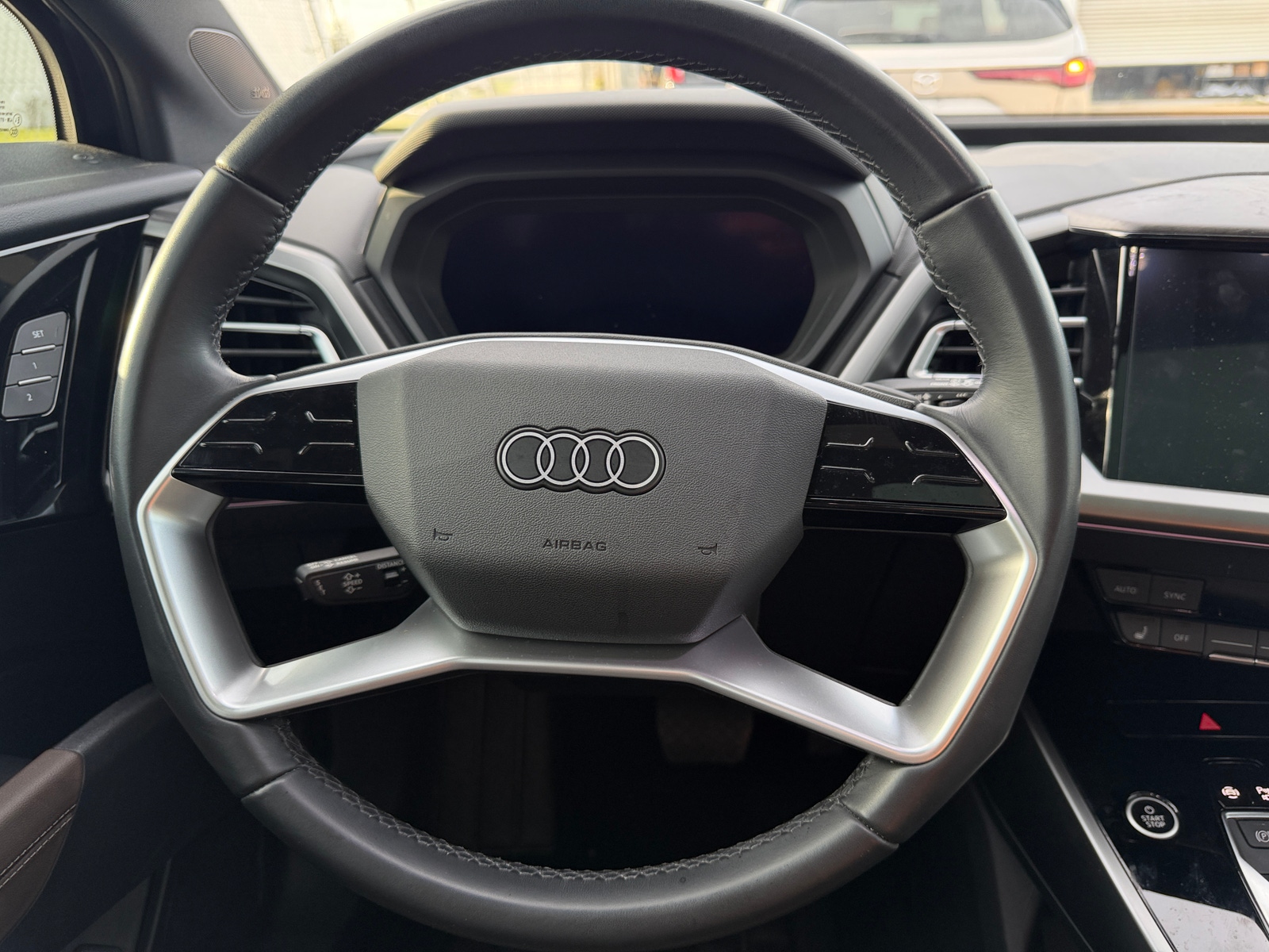 Thumbnail: 2022 Audi Q4 e-tron - 4