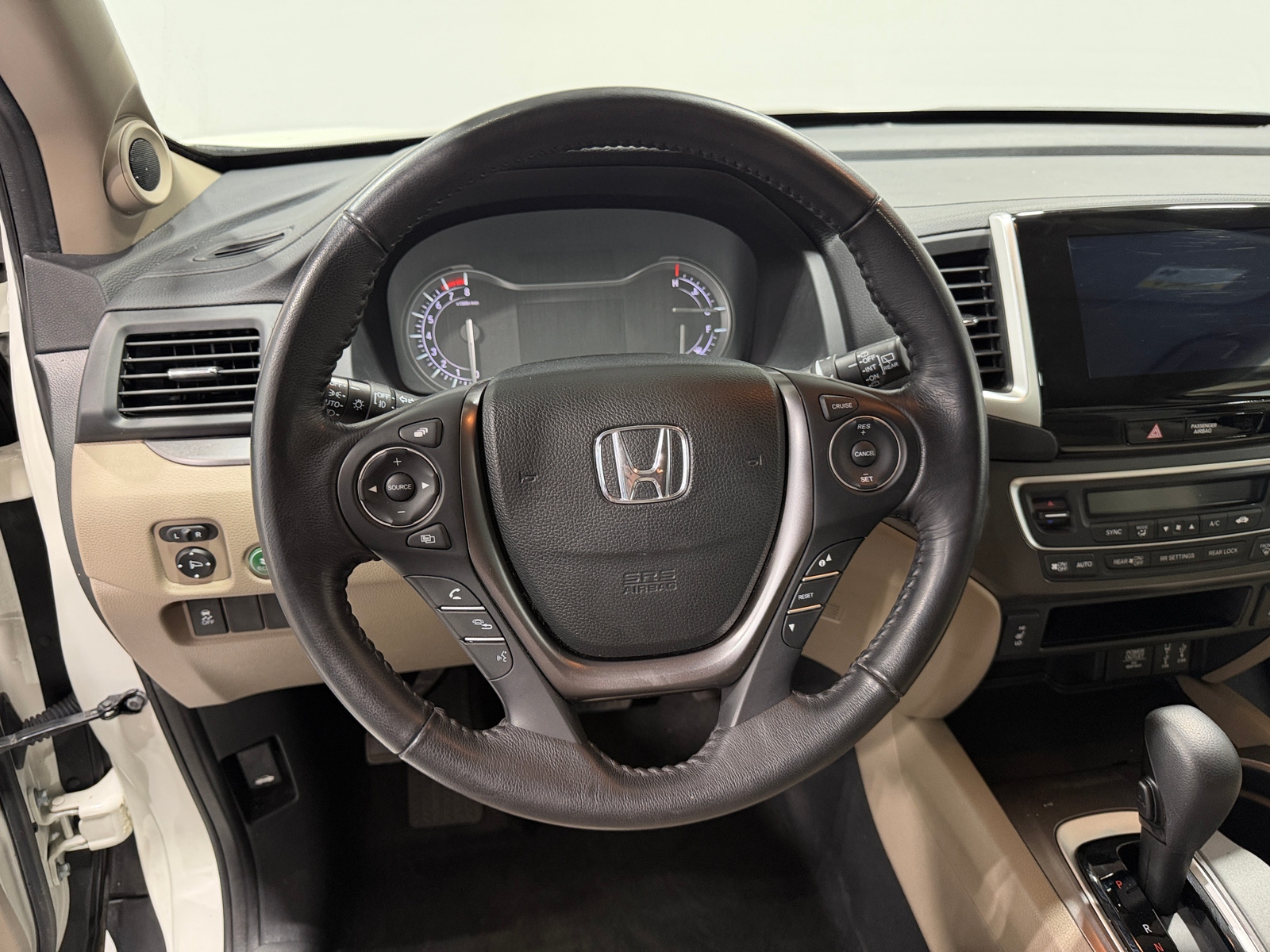 Thumbnail: 2017 Honda Pilot - 4