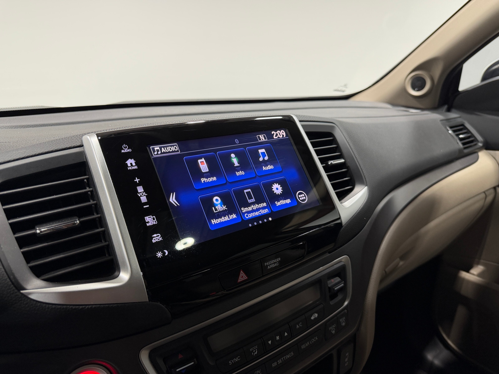Thumbnail: 2017 Honda Pilot - 3