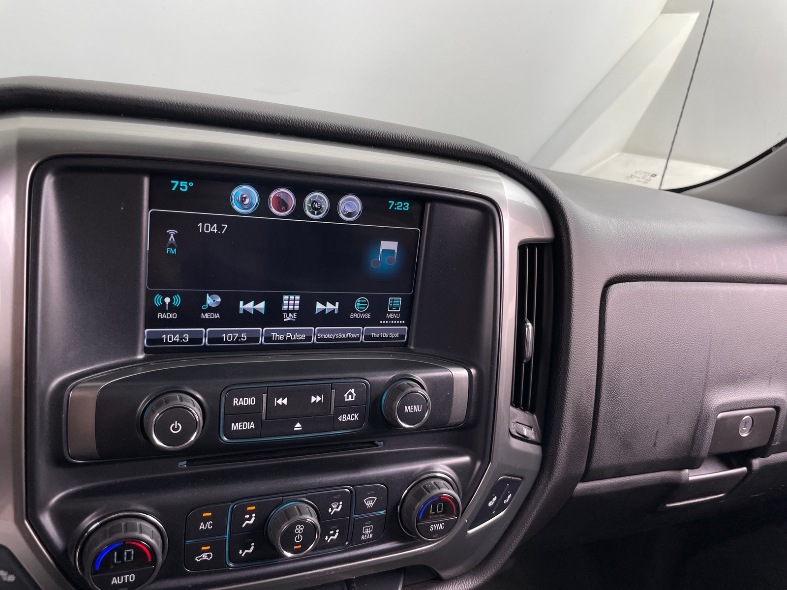 Thumbnail: 2016 Chevrolet Silverado 1500 - 4