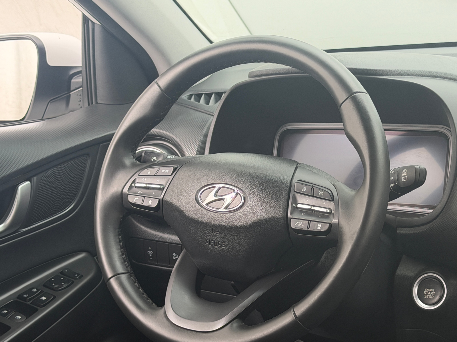 Thumbnail: 2022 Hyundai Kona - 4