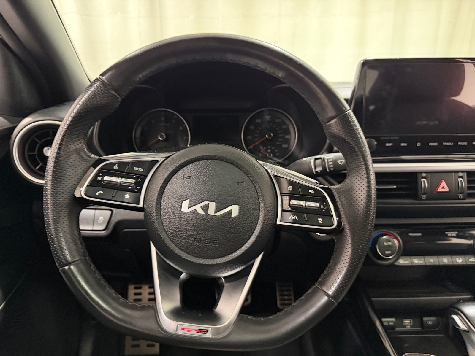 Thumbnail: 2022 Kia Forte - 4