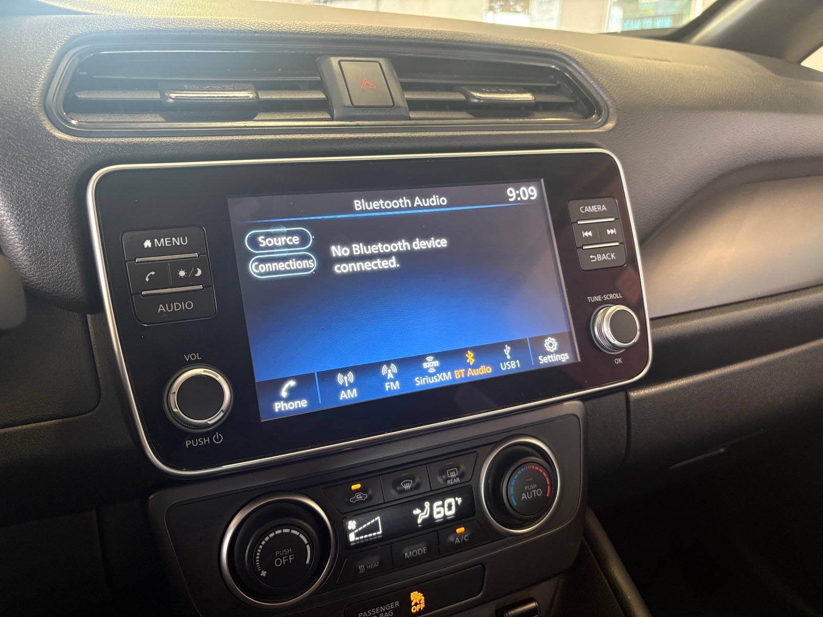 Thumbnail: 2025 Nissan Leaf - 4