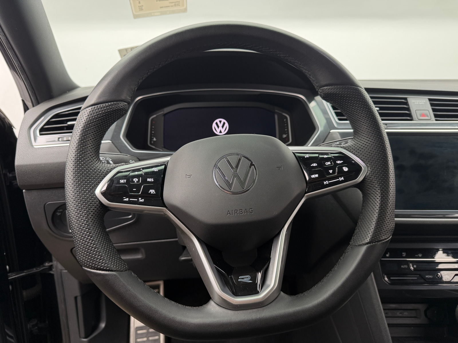 Thumbnail: 2022 Volkswagen Tiguan - 5