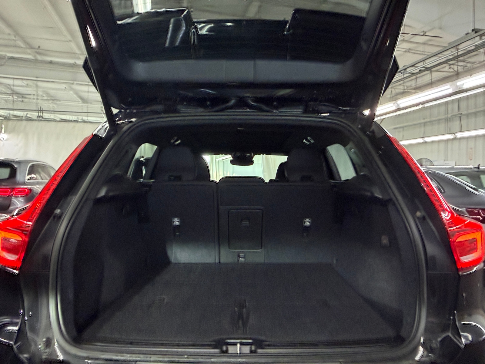 Thumbnail: 2023 Volvo XC40 - 6