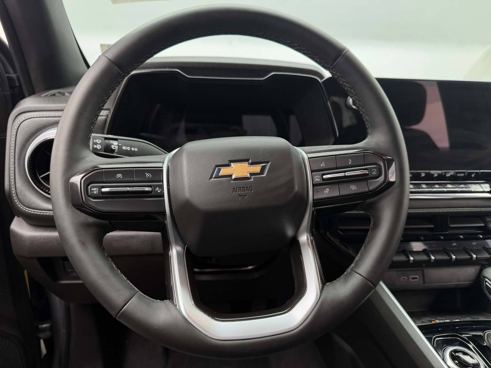 Thumbnail: 2023 Chevrolet Colorado - 4