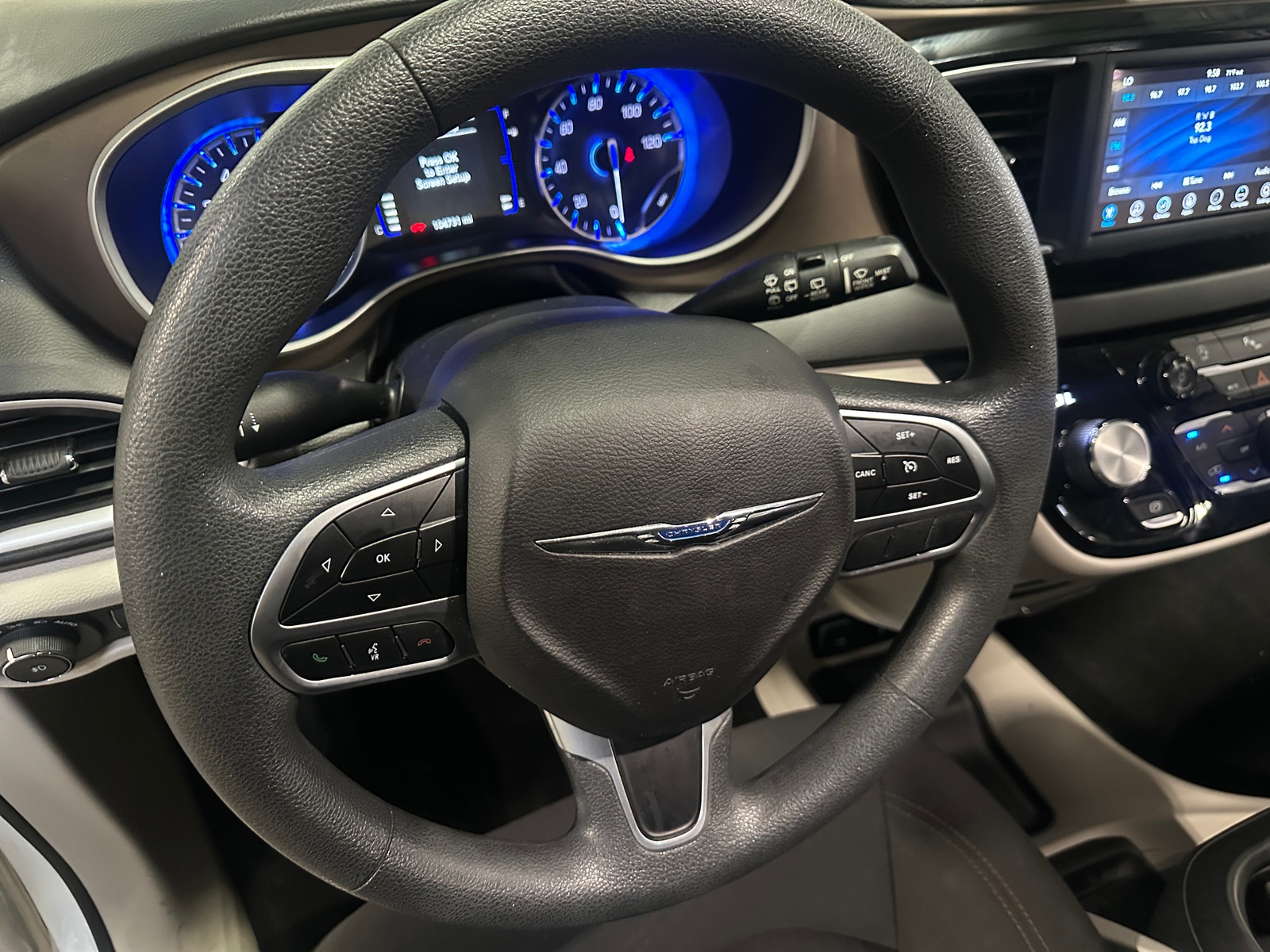 Thumbnail: 2018 Chrysler Pacifica - 5
