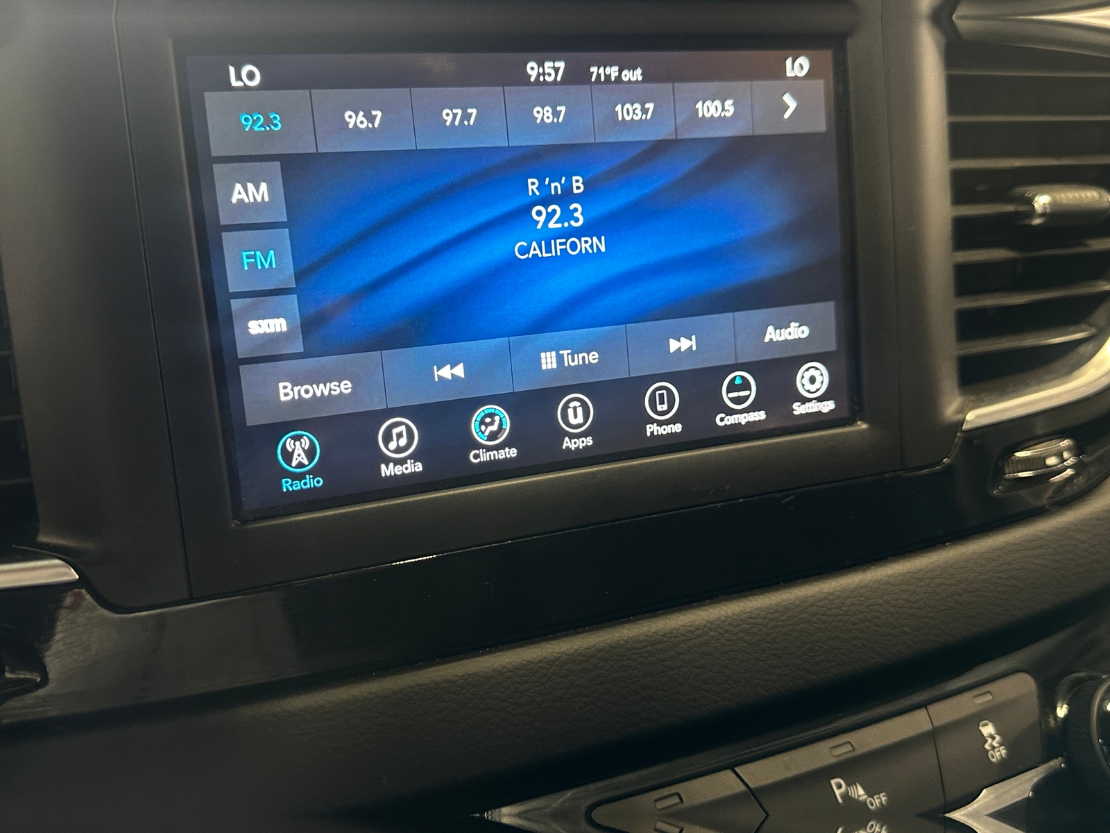 Thumbnail: 2018 Chrysler Pacifica - 4