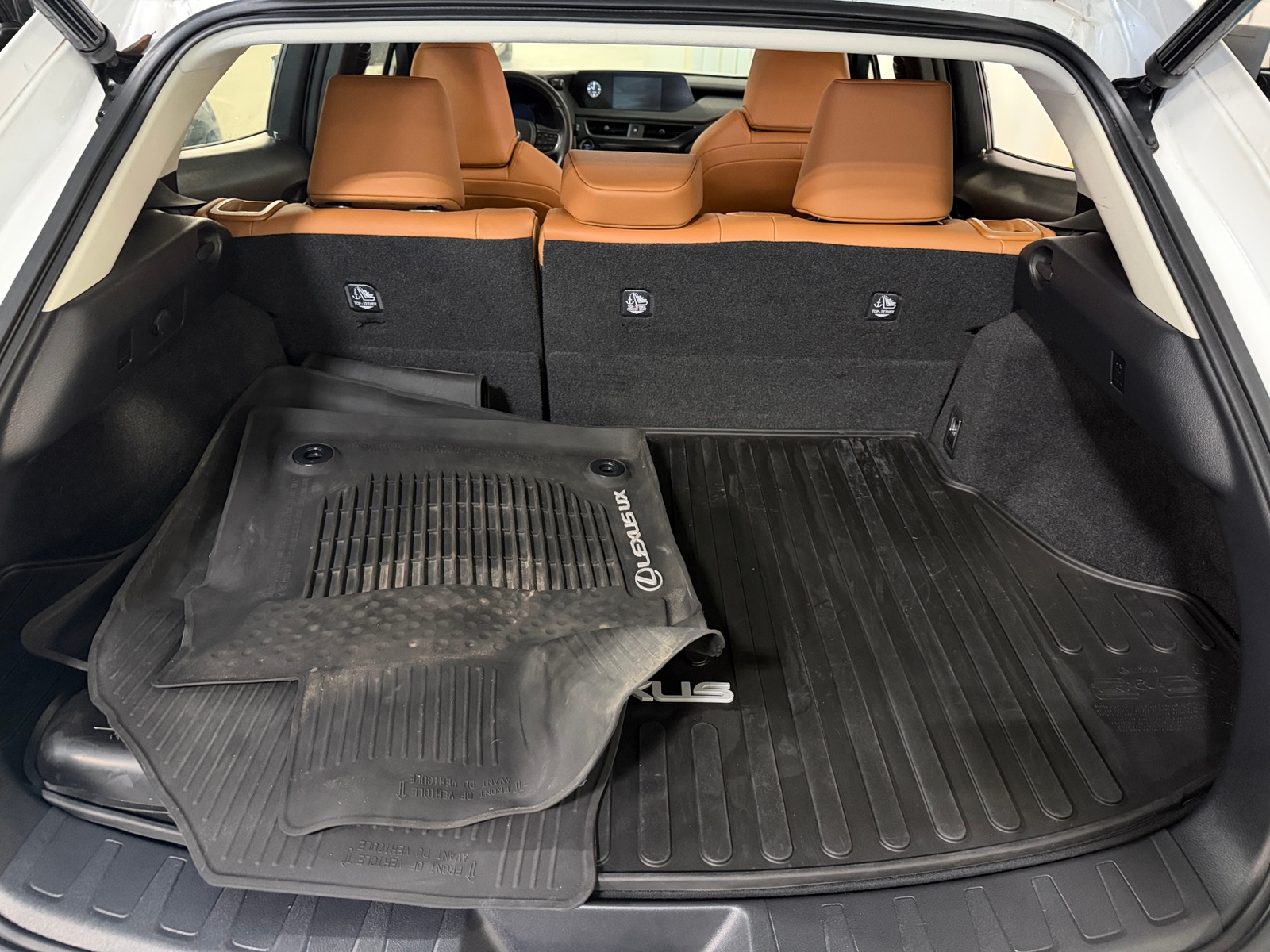 Thumbnail: 2020 Lexus UX - 6
