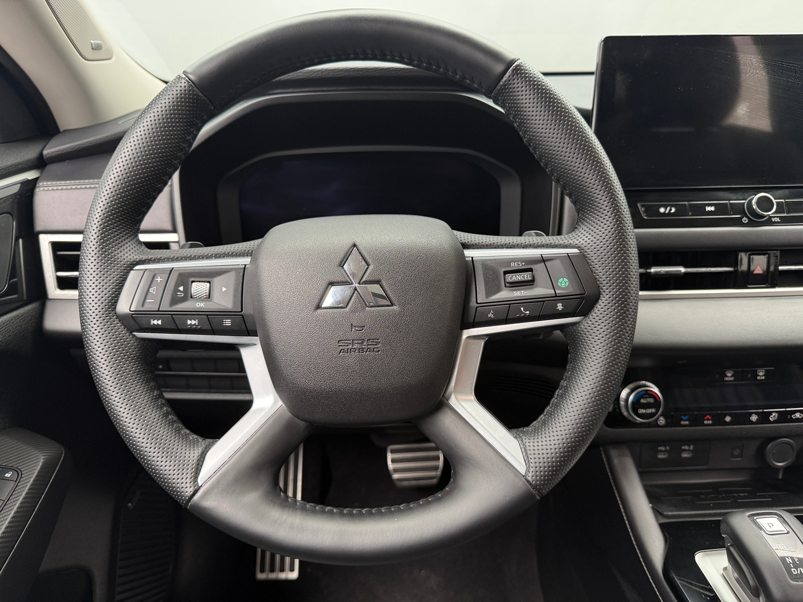 Thumbnail: 2025 Mitsubishi Outlander - 4