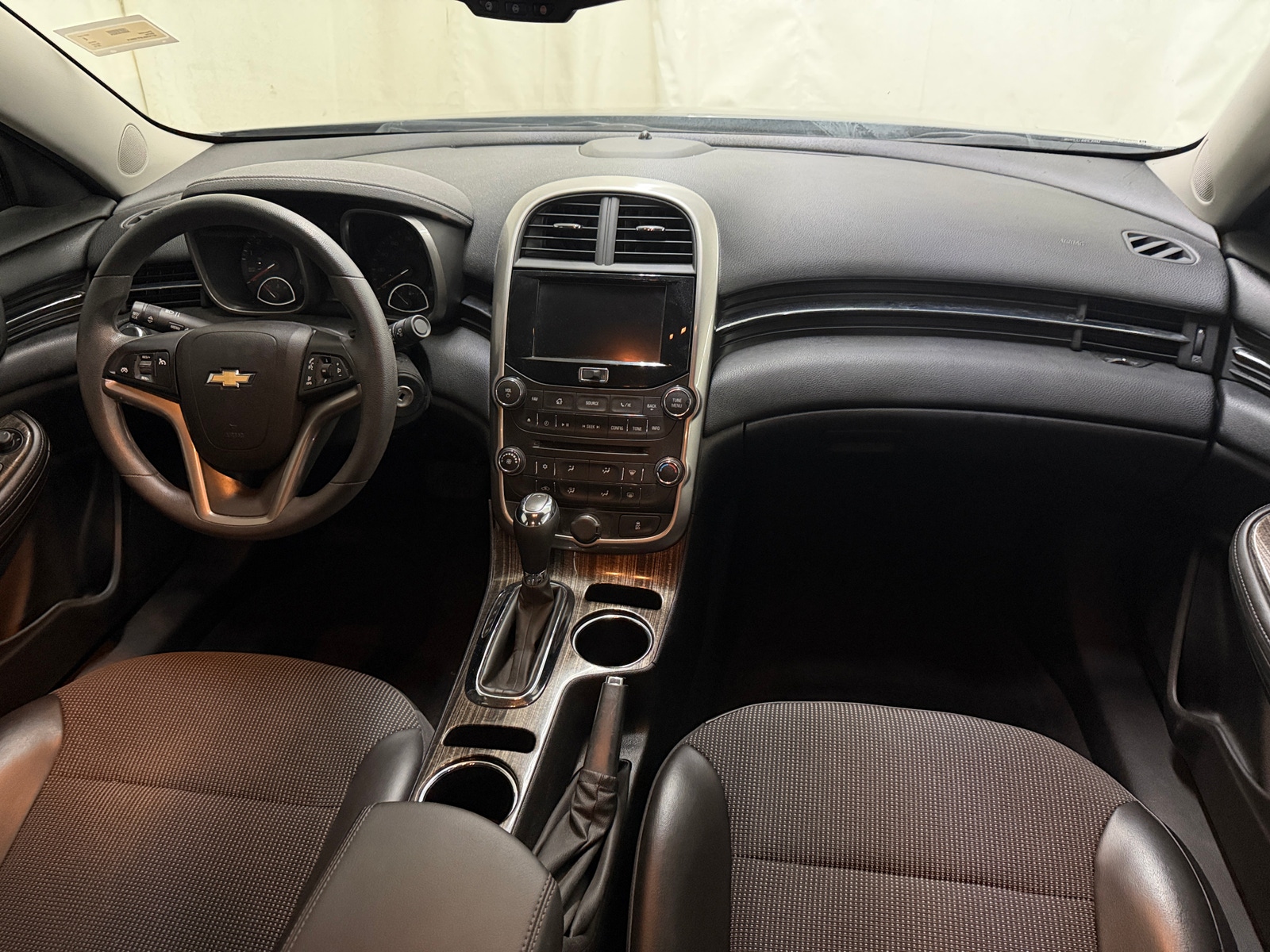 Thumbnail: 2015 Chevrolet Malibu - 2