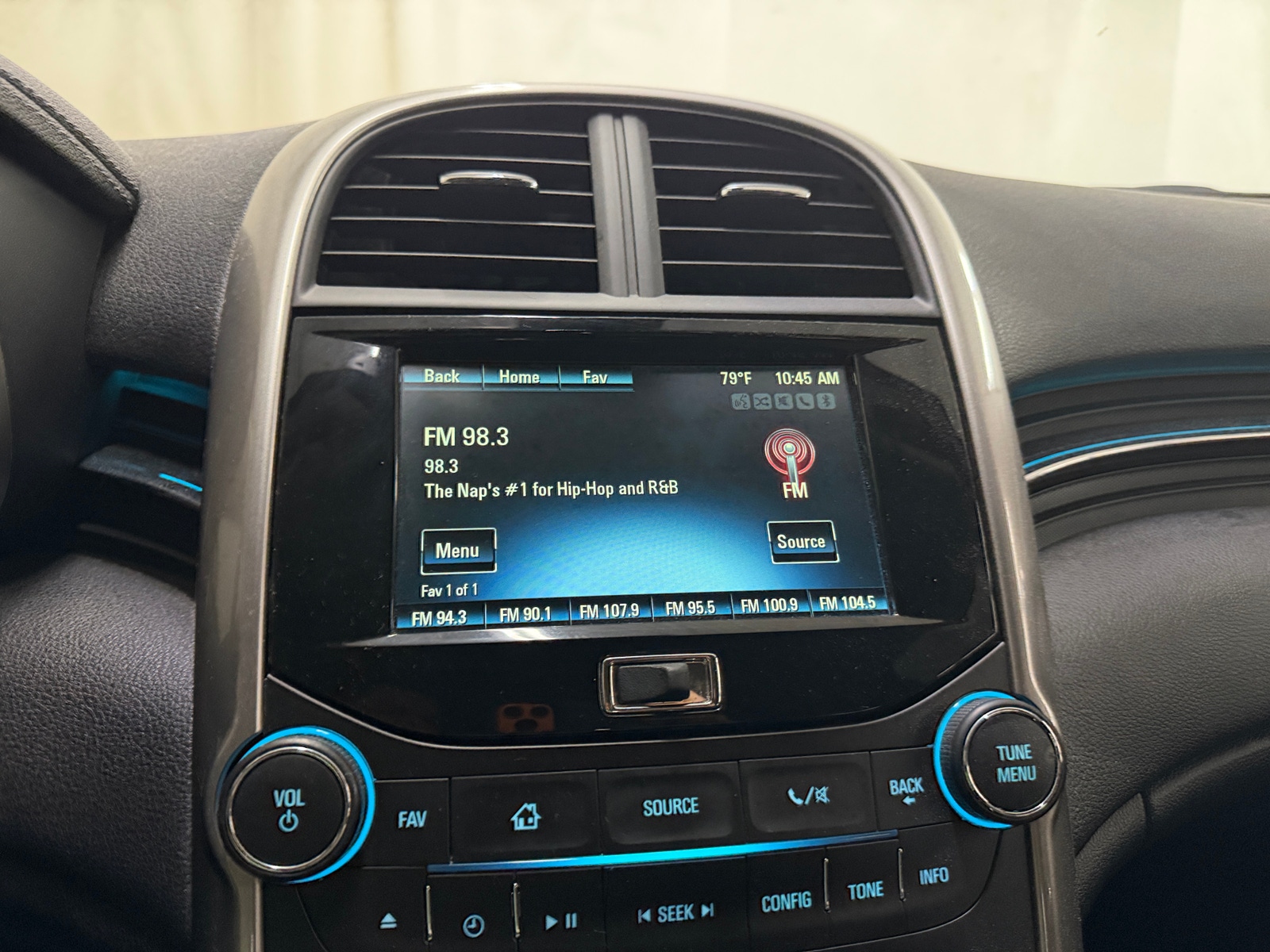 Thumbnail: 2015 Chevrolet Malibu - 3