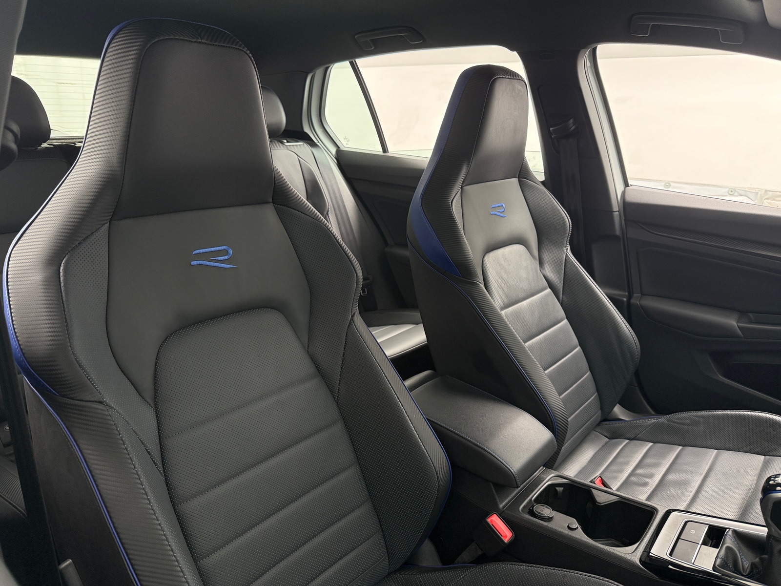 Thumbnail: 2023 Volkswagen Golf - 2