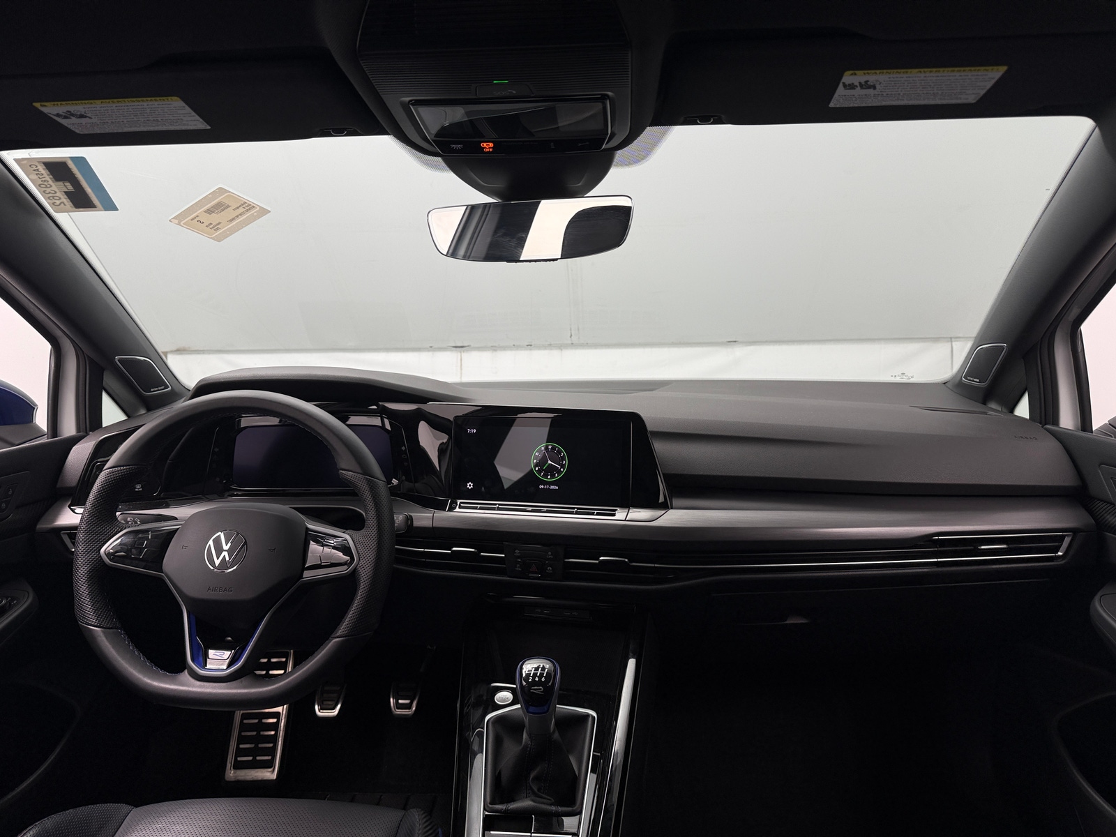 Thumbnail: 2023 Volkswagen Golf - 3