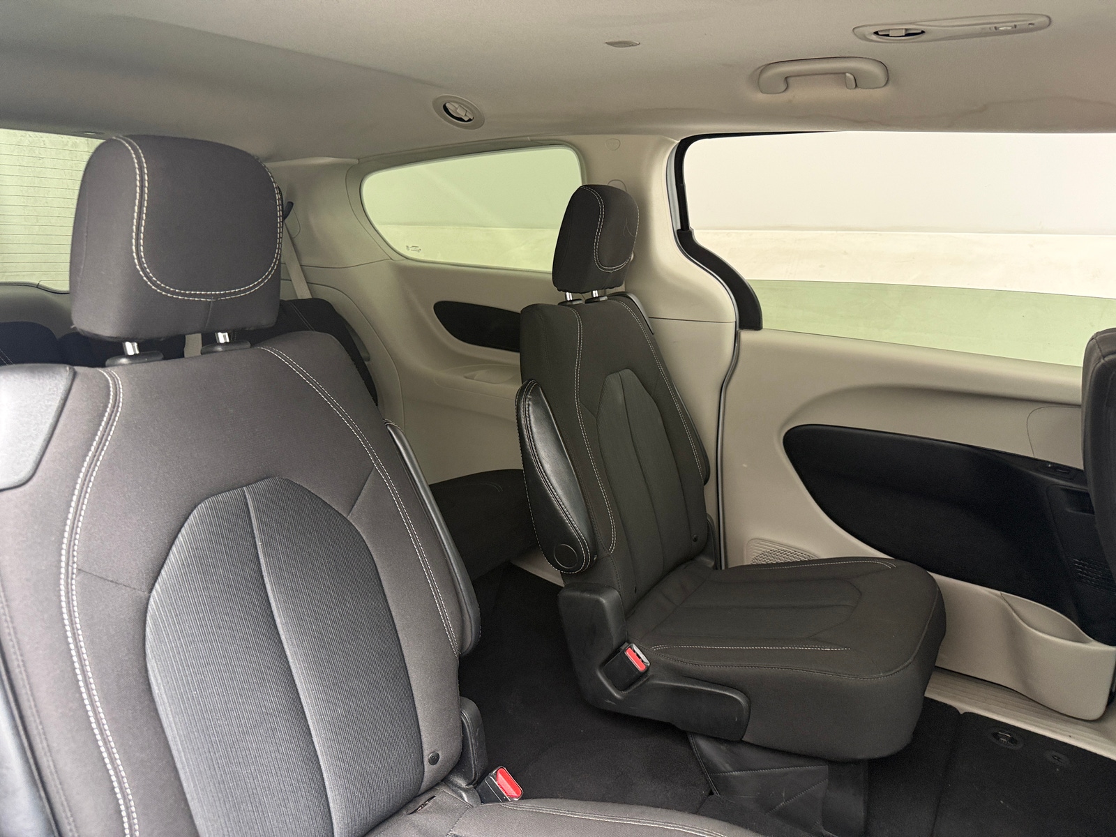 Thumbnail: 2023 Chrysler Voyager - 6