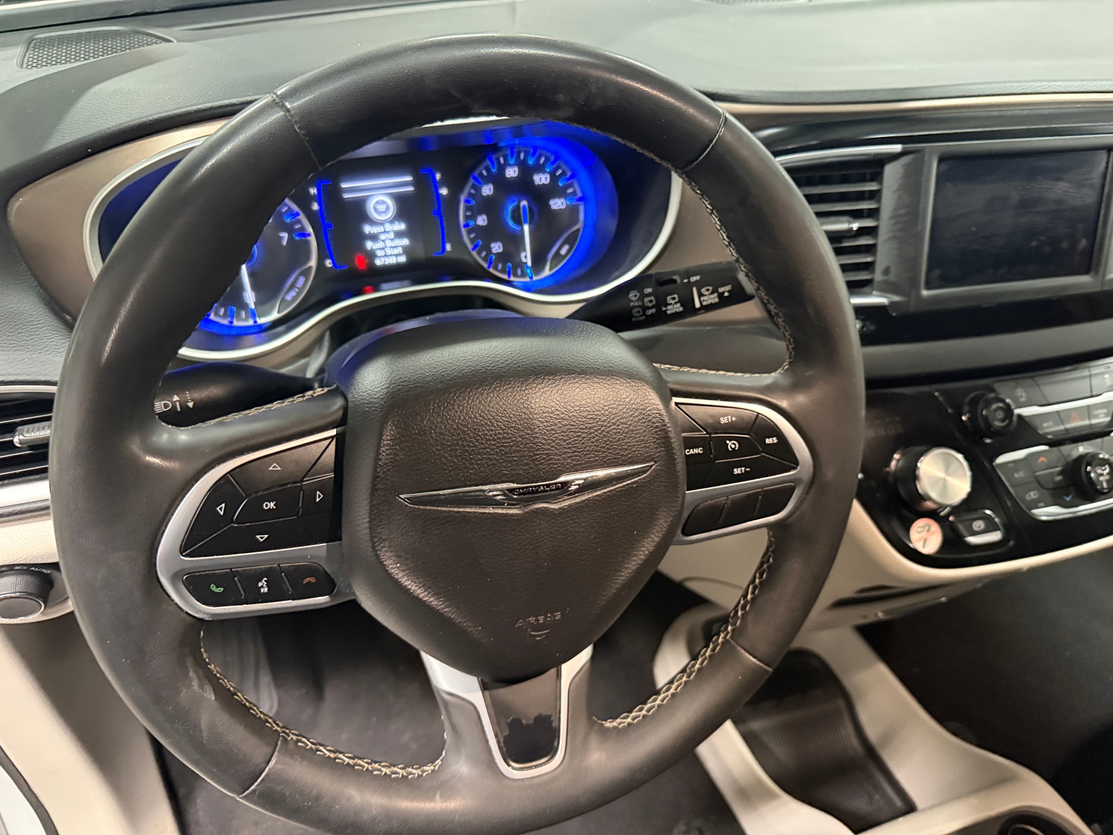 Thumbnail: 2023 Chrysler Voyager - 5