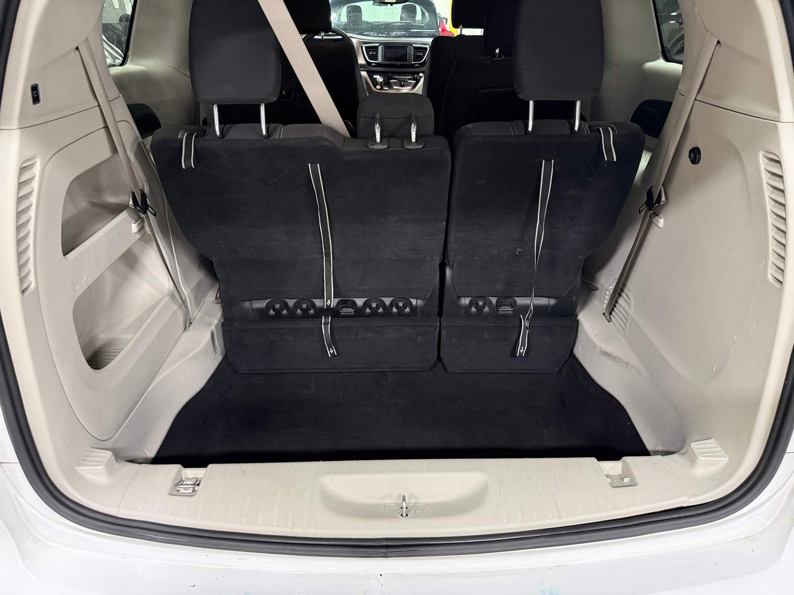 Thumbnail: 2023 Chrysler Voyager - 7