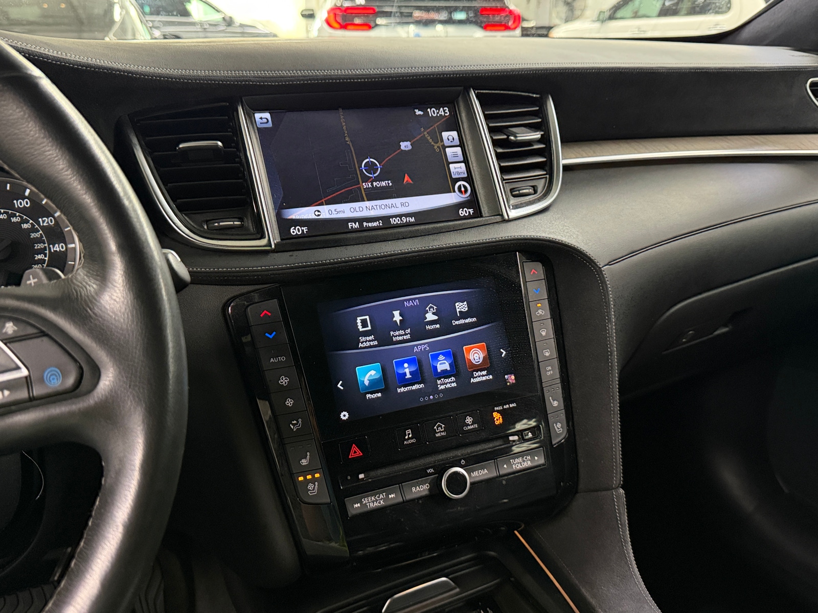 Thumbnail: 2019 INFINITI QX50 - 3
