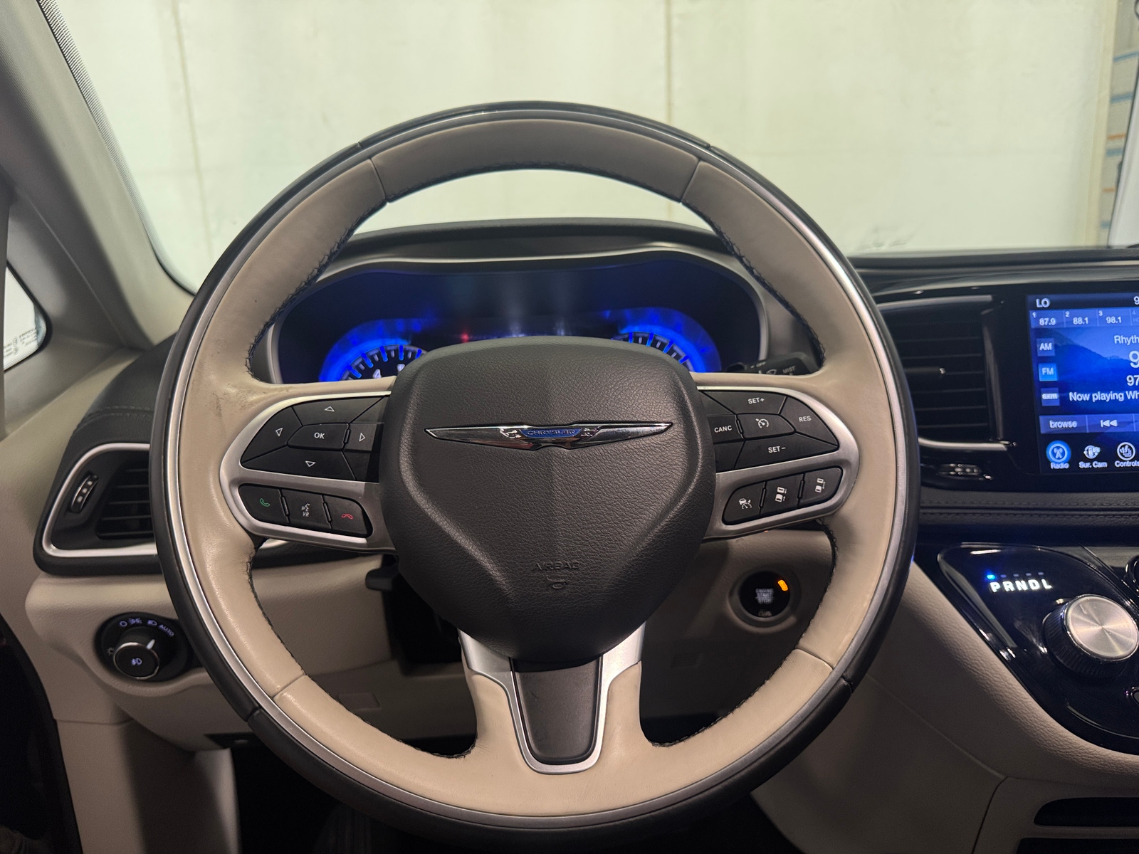 Thumbnail: 2017 Chrysler Pacifica - 4