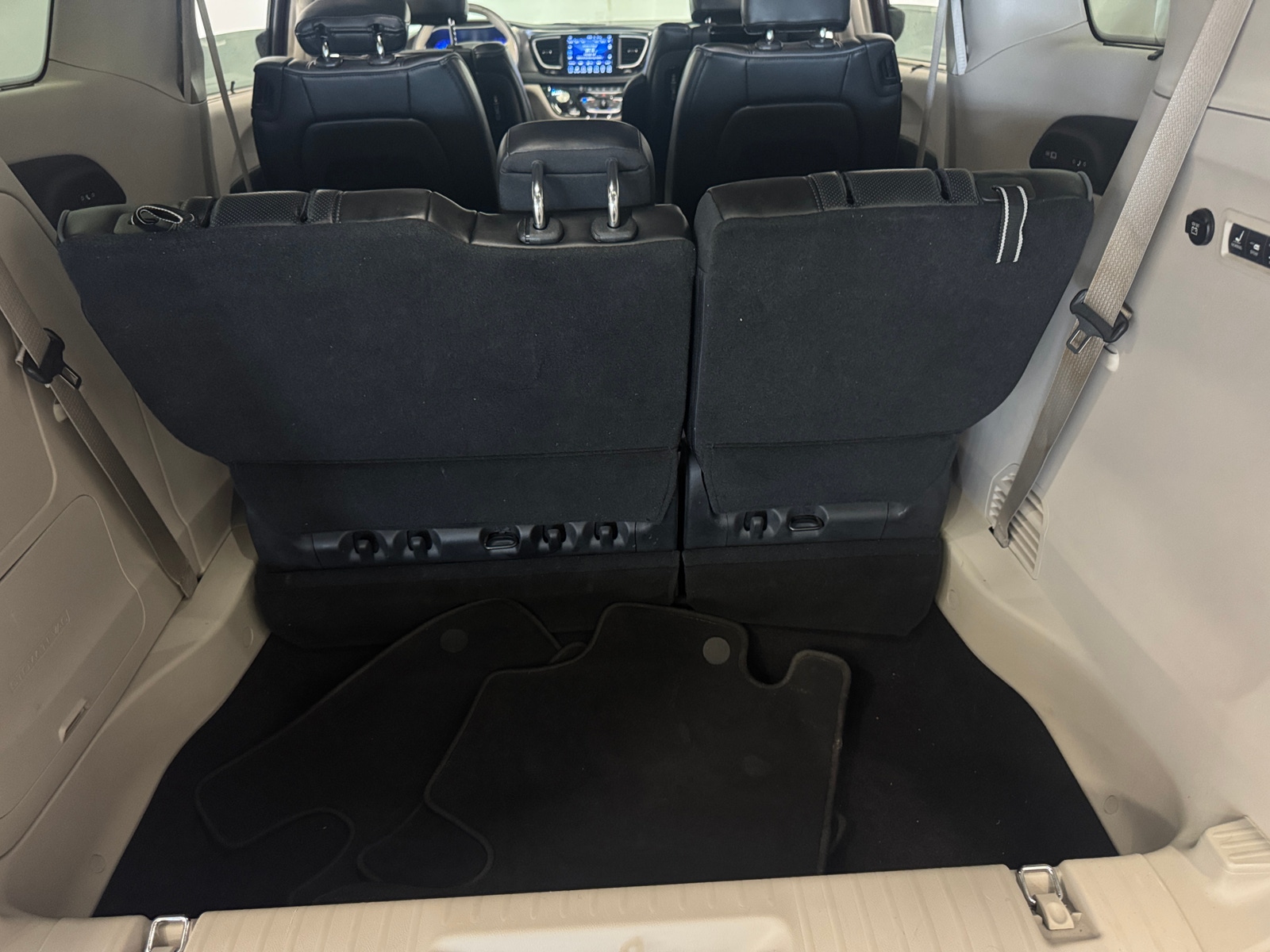 Thumbnail: 2017 Chrysler Pacifica - 6