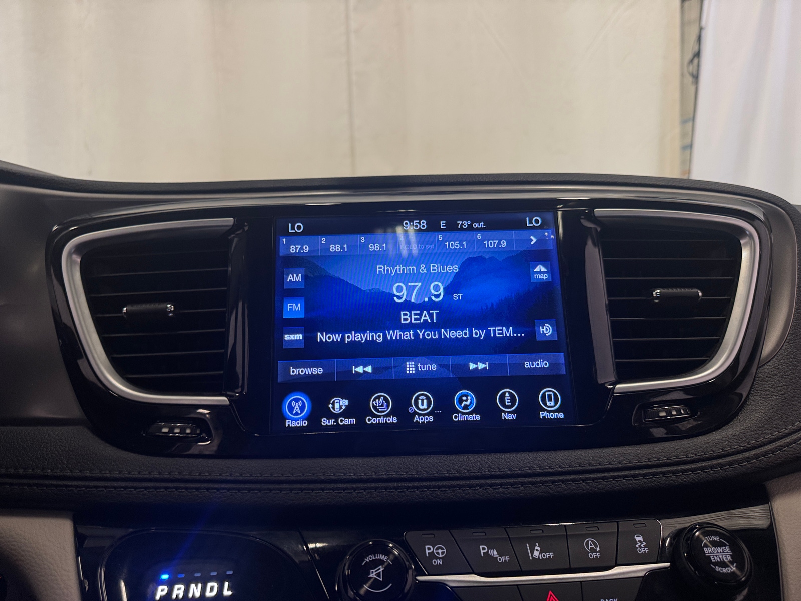 Thumbnail: 2017 Chrysler Pacifica - 3