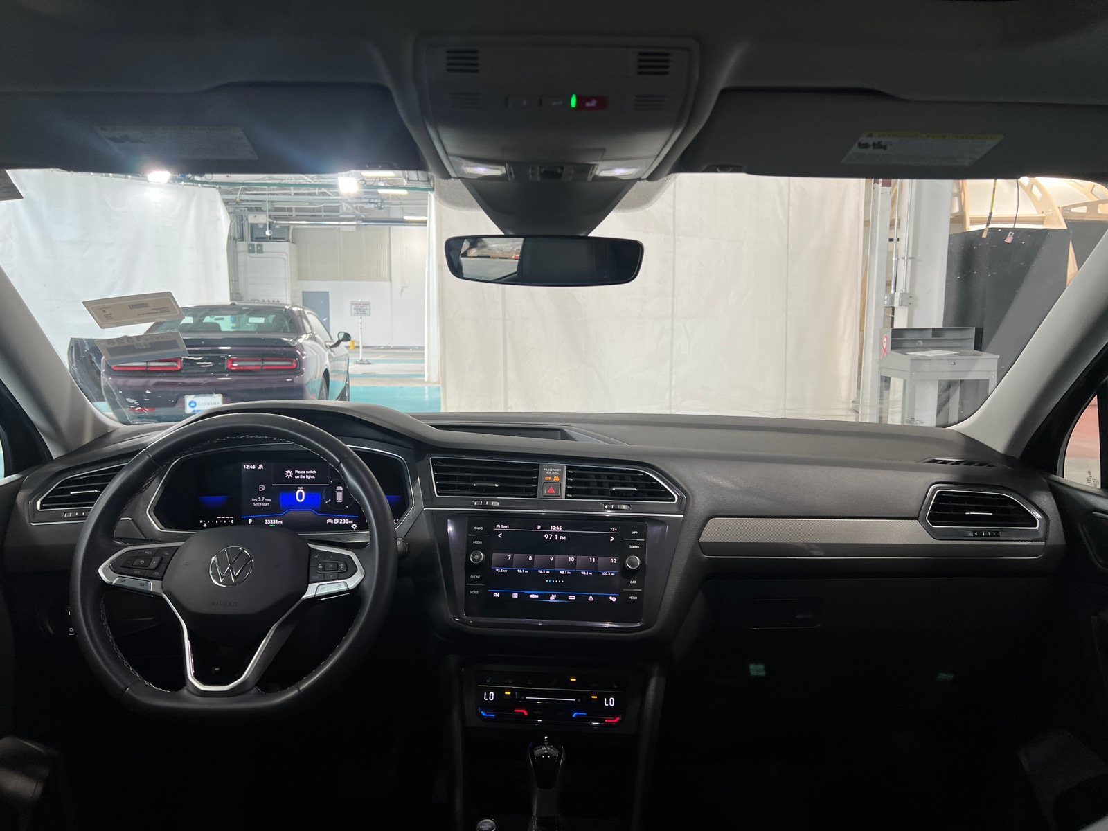 Thumbnail: 2023 Volkswagen Tiguan - 3