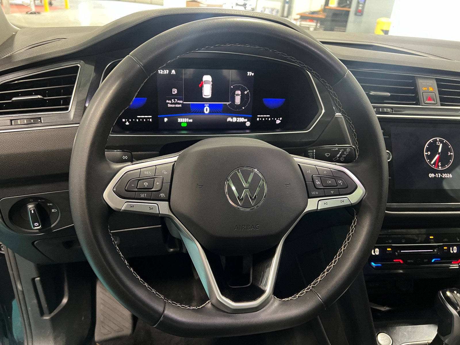 Thumbnail: 2023 Volkswagen Tiguan - 5