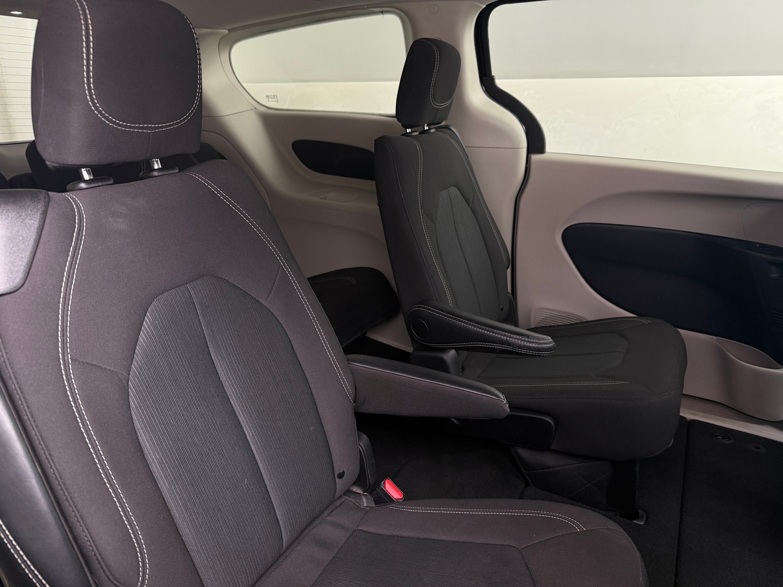 Thumbnail: 2024 Chrysler Voyager - 6