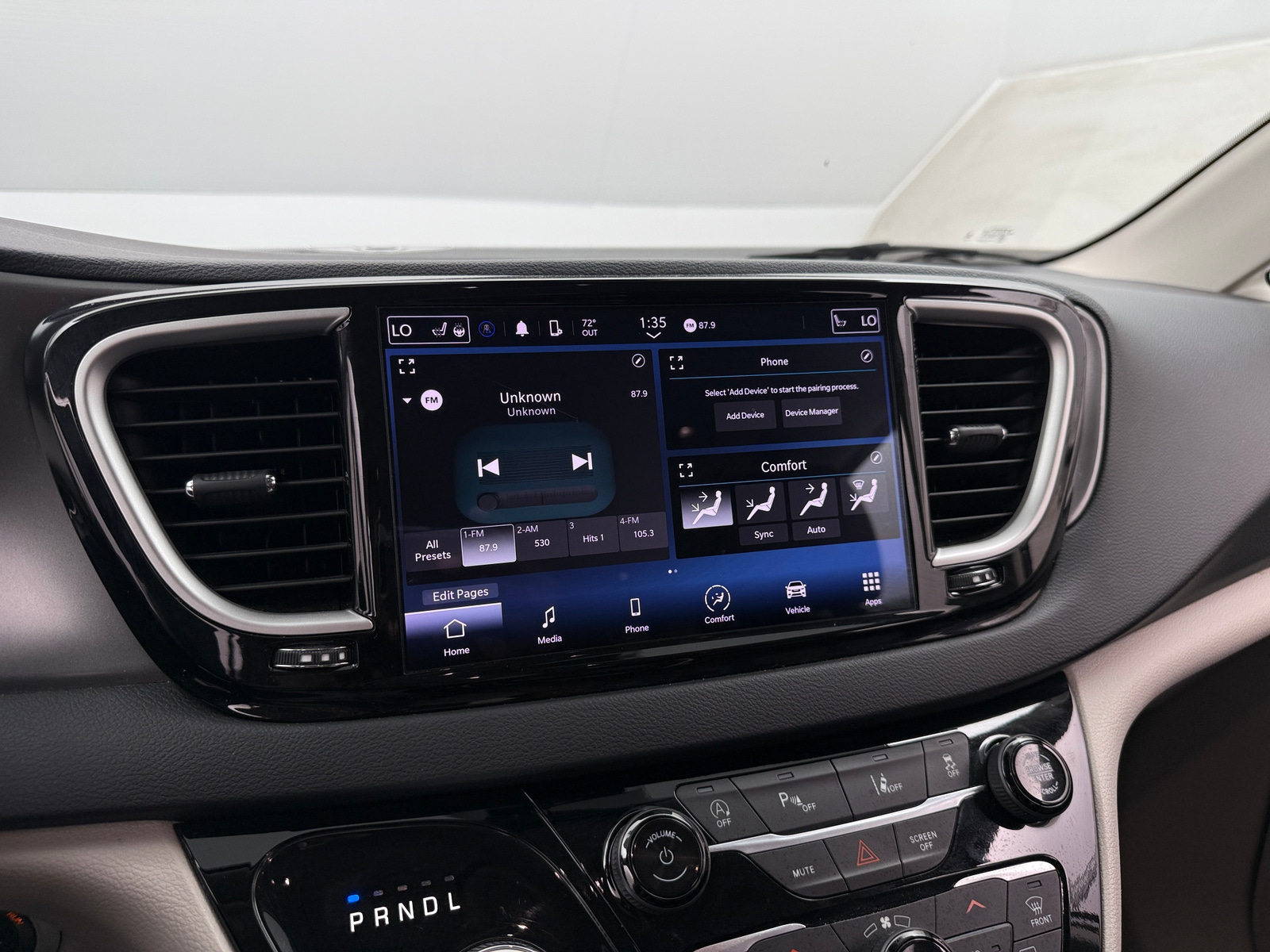 Thumbnail: 2024 Chrysler Pacifica - 3
