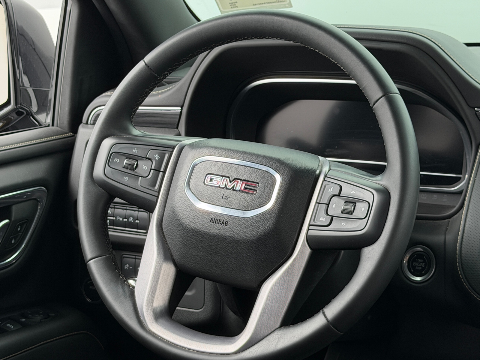 Thumbnail: 2023 GMC Yukon - 4