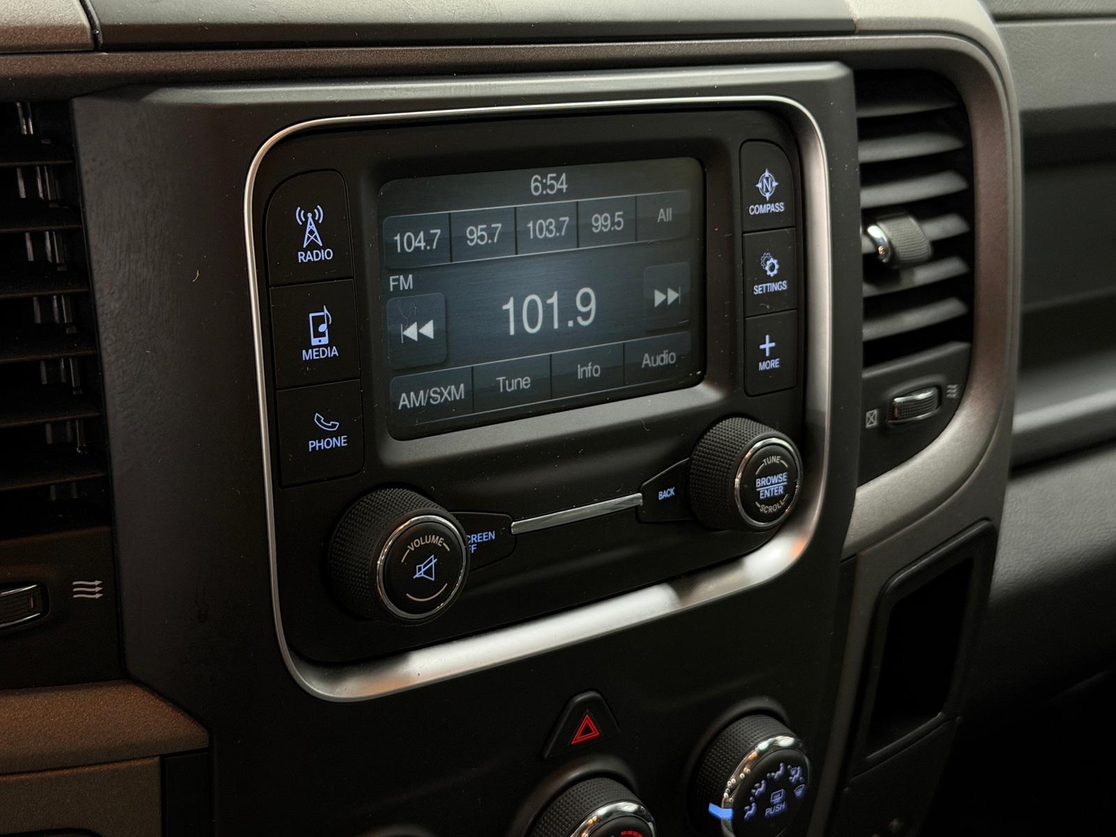 Thumbnail: 2019 RAM 1500 Classic - 4