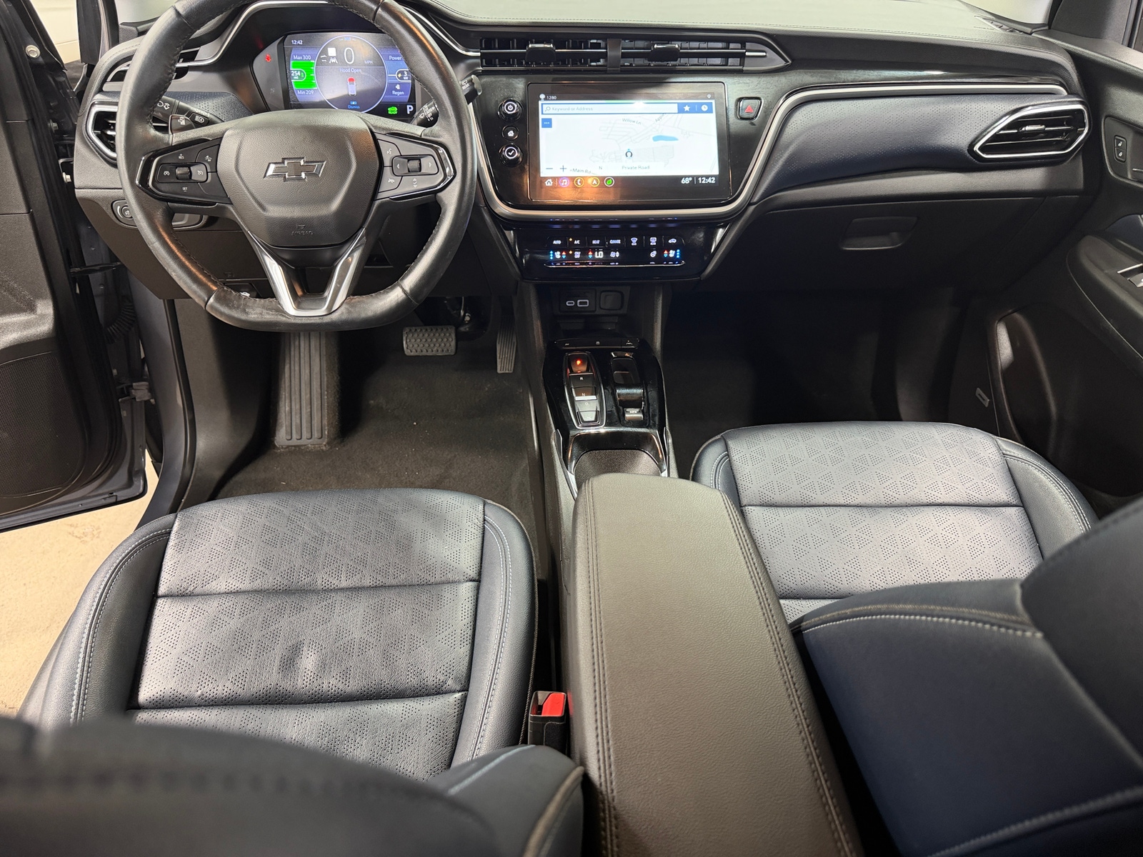 Thumbnail: 2023 Chevrolet Bolt EUV - 2