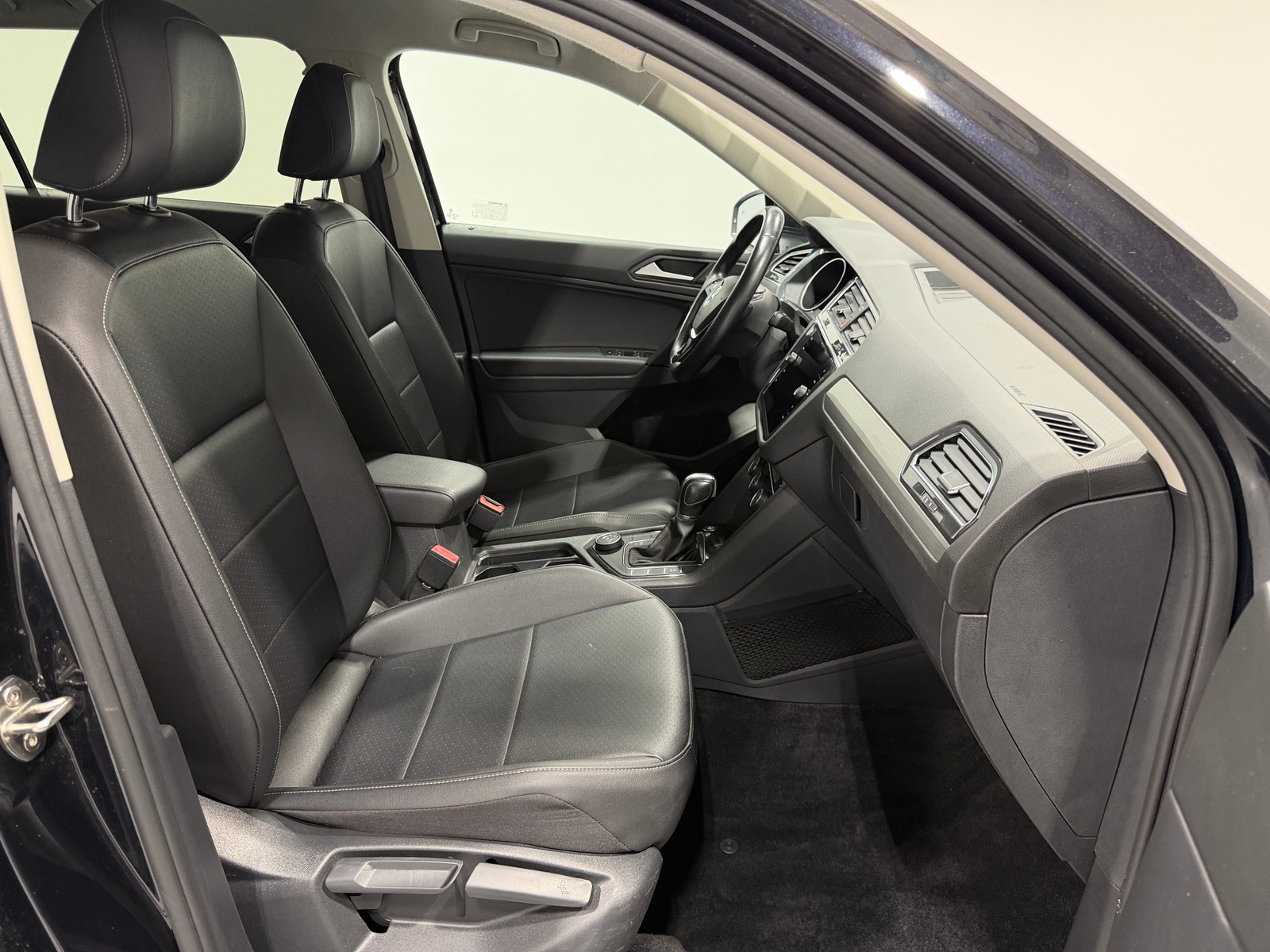 Thumbnail: 2019 Volkswagen Tiguan - 2