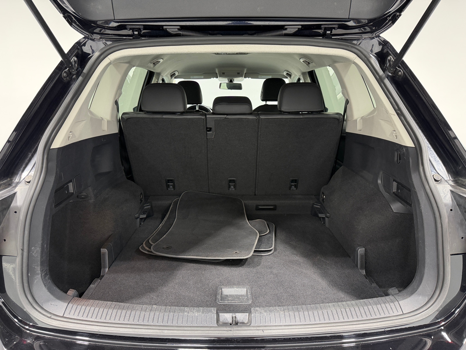 Thumbnail: 2019 Volkswagen Tiguan - 7